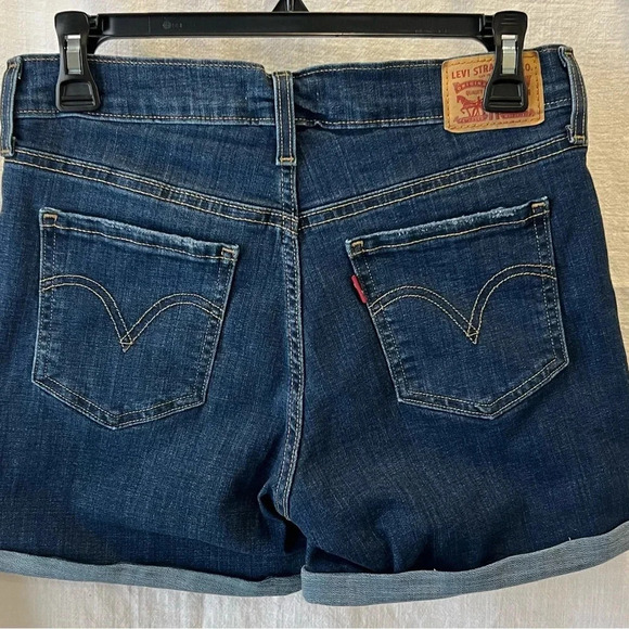 LEVI’S Dark Wash Mid Length Mid Rise Rolled Hemmed Denim Jean Shorts Siz… - Picture 4 of 7